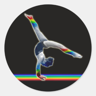 Gymnast auf einer Regenbogenbrücke Runder Aufkleber