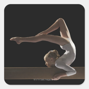 Gymnast auf Schwebebalken Quadratischer Aufkleber