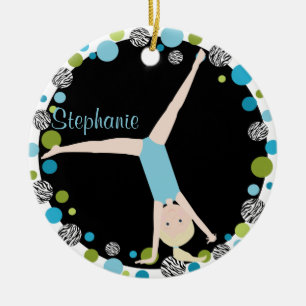 Gymnast-Blondine im Aqua und in grünem Keramik Ornament