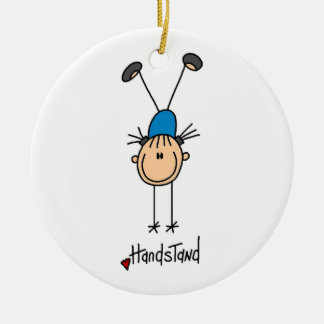 Gymnast, der Handstands tut Keramikornament