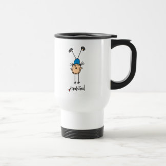Gymnast, der Handstands tut Reisebecher