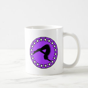 Gymnast in Lila Tasse
