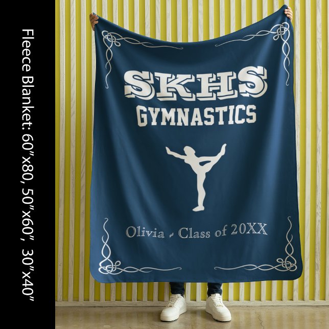 Gymnastik Team Fleece Med White Text Blankon (Gymnastics Team Fleece Med White Text Blanket)