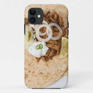 Gyros pita mit Tzatziki coleslaw olives und feta iPhone 11 Hülle