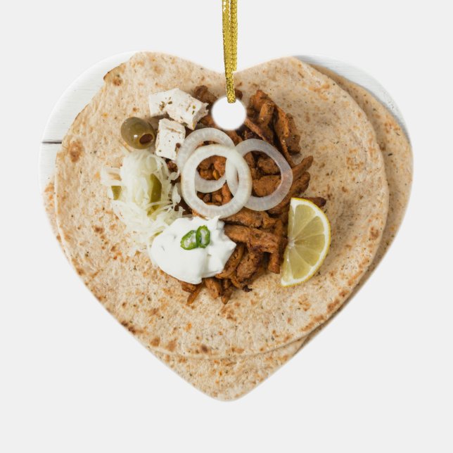 Gyros pita mit Tzatziki coleslaw olives und feta Keramik Ornament (Vorne)