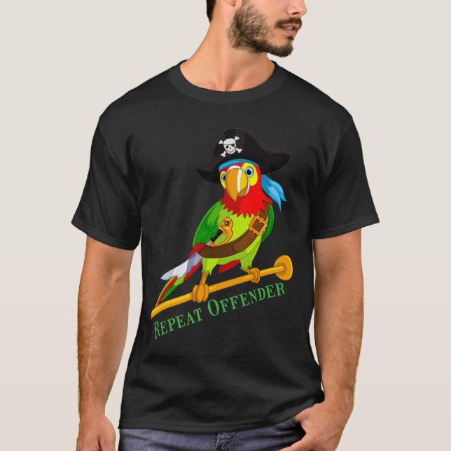 H290 Funny Parrot Pirate Repeat Offender  T-Shirt (Vorderseite)