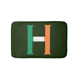 H Monogram überlagert sich auf irischer Flagge Badematte