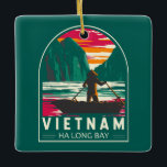 Ha Long Bay Vietnam Boat Vendor Travel Art Vintag Keramikornament<br><div class="desc">Ha Long Bay Vektorgrafik Design. Langvietnam,  im Nordosten Vietnams,  ist bekannt für seine smaragdgrünen Gewässer und tausende von mächtigen Kalksteininseln,  die von Regenwäldern bedeckt sind.</div>