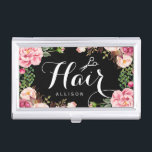 Haar-Stylist-Skript und schöne Blumenverpackung Visitenkarten Etui<br><div class="desc">================= ÜBER DIESES ENTWURF ================= Haar-Stylist-Skript und schöner Blumeneinwickelngeschäfts-Kartenhalter. (1) kann alle Textart, Farben, Größen auch geändert werden, um Ihren Bedarf zu passen. (2) wenn Sie irgendwelche Kundenbezogenheits- oder Zusammenbringeneinzelteile benötigen, treten Sie mit mir bitte in Verbindung. (3) können Sie zusammenpassende Produkte (z.B. Geschäfts-Karte, Verabredungs-Karte, Flyer, Gestell-Karte, Briefpapier und mehr)...</div>