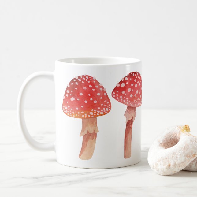 Haariroter Pilz. Holz fliegt agarisch. Amanita Kaffeetasse (Mit Donut)
