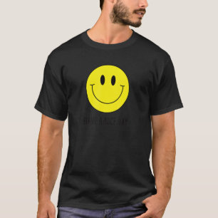 Habe ein schönes, gelbes Lächeln Gesicht lächelnd T-Shirt