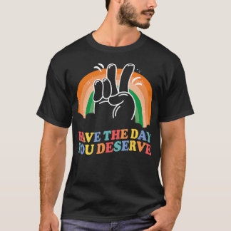 Haben Sie den Tag, den Sie verdienen lustige sarka T-Shirt