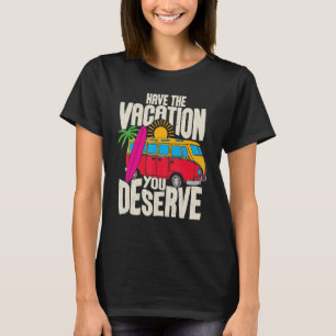 Haben Sie den Urlaub, den Sie verdienen, indem Sie T-Shirt
