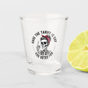 Haben Sie den zielgerichteten Tag, an dem Sie für Schnapsglas