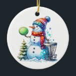 Haben Sie die schönsten Weihnachten von Par | Disk Keramik Ornament<br><div class="desc">Ich wünsche euch das schönste Weihnachten par. Discgolf themed art. Niedlicher Cartoon Snowman in Weihnachtsmannmütze neben einem Discgolf-Körbchen im Schnee neben einem Weihnachtsbaum.</div>