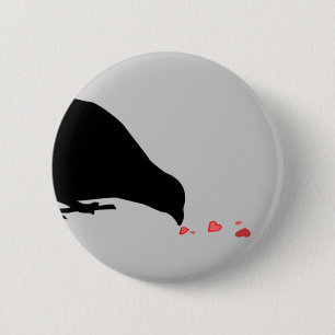 Hackordnung. Amsel u. rote Herzen Button