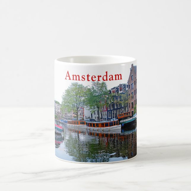 Hafen auf dem Kanal in Amsterdam Kaffeetasse (Mittel)