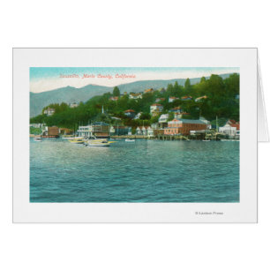 Hafen mit Yachten und Segelbooten