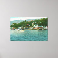 Hafen mit Yachten und Segelbooten