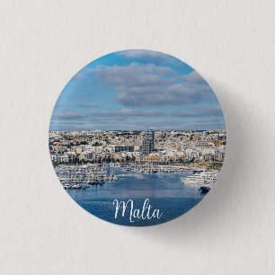 Hafen Sliema mit modernen Gebäude und Booten Button