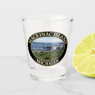 Hafen und Innenstadt auf Mackinac Island, Michigan Schnapsglas