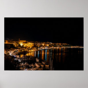 Hafen von Mahon bei Nacht - Menorca, Spanien Poster