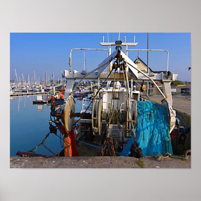 Hafen von Saint-Vaast-la-Hougue in Frankreich Poster (Vorne)