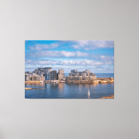 Hafen von Sliema und Wolkenkratzer in Malta