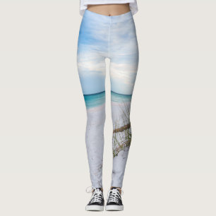 Hafer und Leggings am Morgen mit weißem Sand
