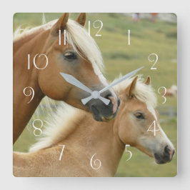 Haflinger-Pferd und -Fohlen Quadratische Wanduhr