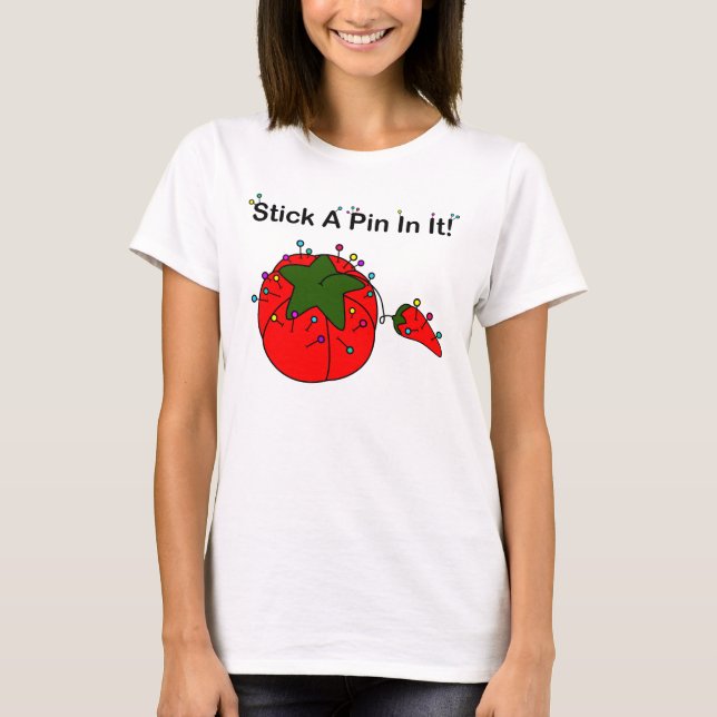 Haften Sie ein Button in ihm! (Nähende Tomate) T-Shirt (Vorderseite)