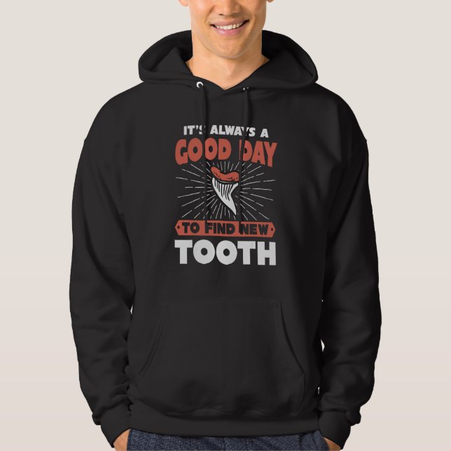 Hai-Fossil-Zahn-Jäger Hoodie (Vorderseite)