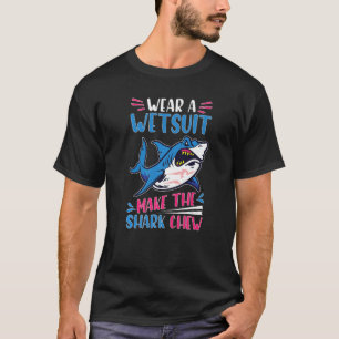 Haie tragen einen Wetsuit, der den Hai-Kauen macht T-Shirt