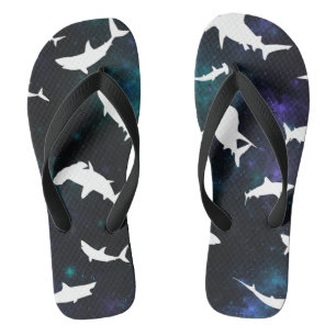 Haifisch-weißer Schatten auf der Dunklen Galaxie Flip Flops