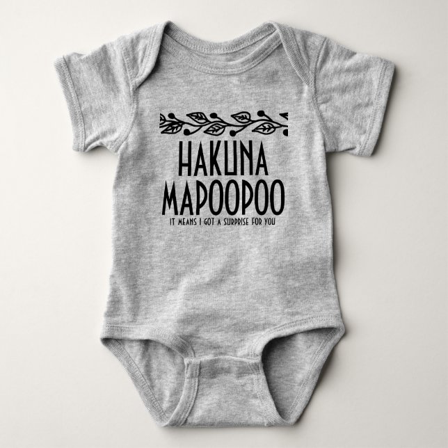 Hakuna Mapoopoo Baby Onsie Strampler (Vorderseite)