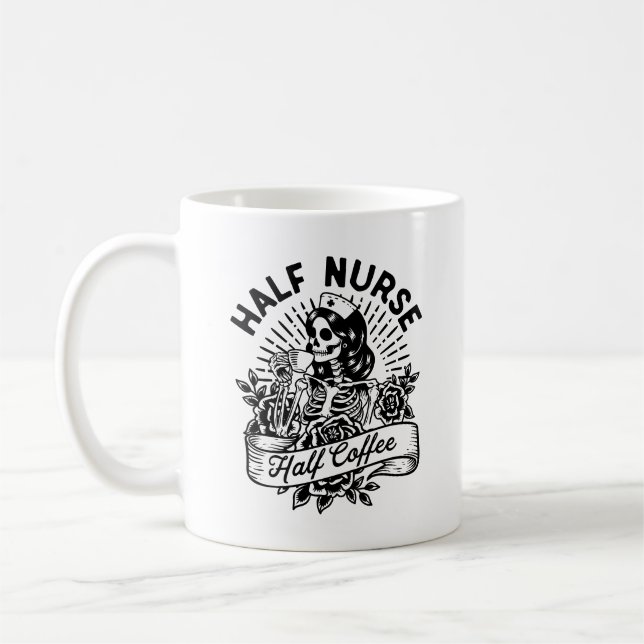 halbe Nurse halbes Kaffeekonzept Kaffeetasse (Links)