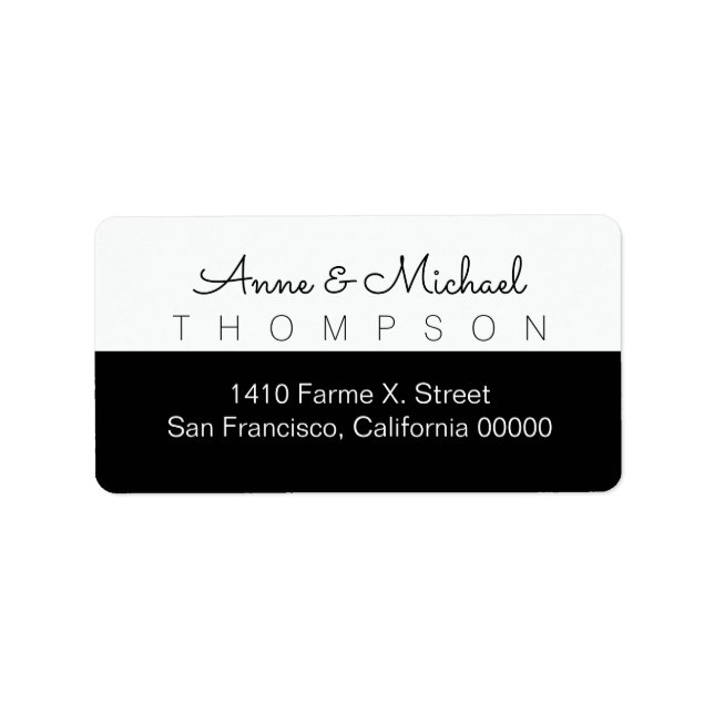 halbes schwarzes halbes weißes Etikett mit einigen Adressaufkleber (Vorne)