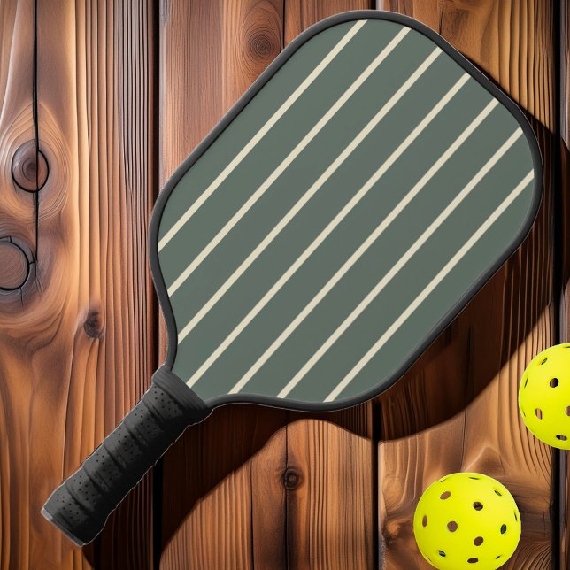 Halbjahrhundertealte, warme, graue Farbe Pickleball Schläger (Von Creator hochgeladen)