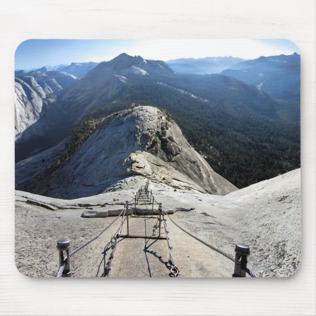 Halbkuppel aus den Kabeln - Yosemite Mousepad (Vorne)