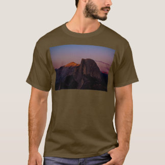 Halbkuppel im Sunset Yosemite Nationalpark T-Shirt