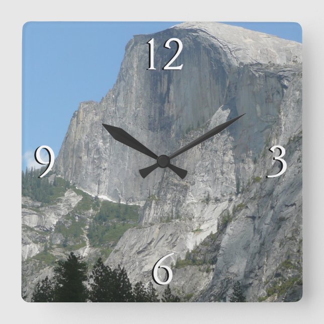 Halbkuppel von der Seite im Yosemite Nationalpark Quadratische Wanduhr (Vorderseite)