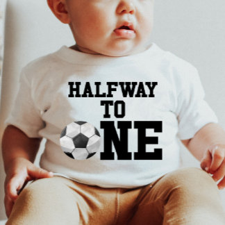 Halbpension für einen Fußball-Ball-Sport Baby T-shirt