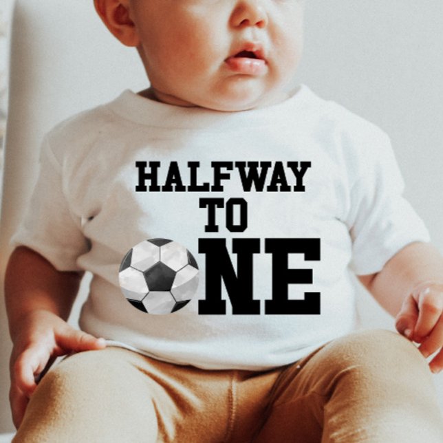 Halbpension für einen Fußball-Ball-Sport Baby T-shirt (Von Creator hochgeladen)