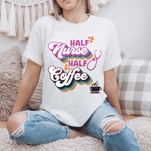 Halbpension Nurse Halbpension Kaffeekochen Groovy T-Shirt
