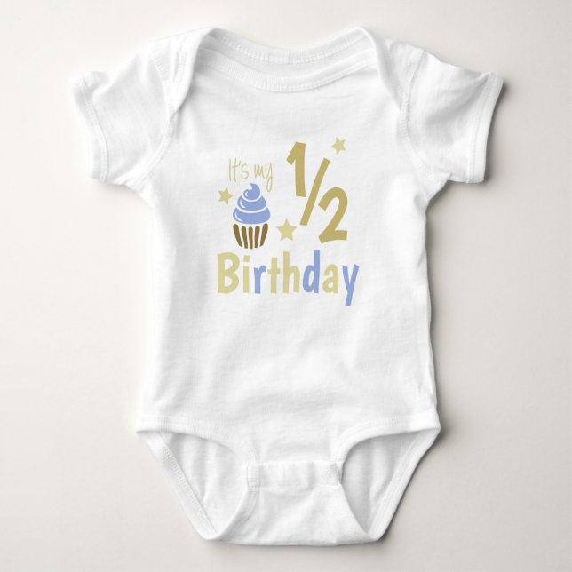 Half Birthday Baby Strampler (Vorderseite)