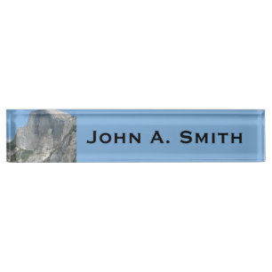 Half Dome von der Seite im Yosemite-Nationalpark Namensplakette