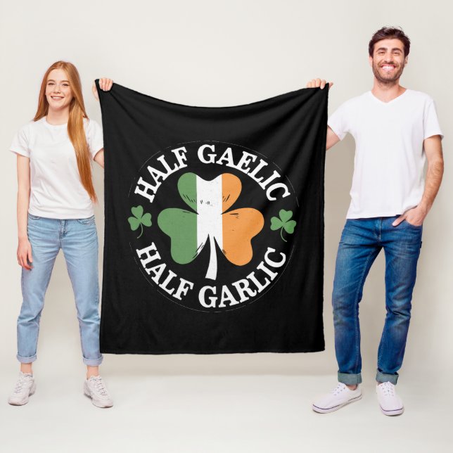 Half Gaelic Half Knolic Irish Italian St Patricks Fleecedecke (Beispiel)