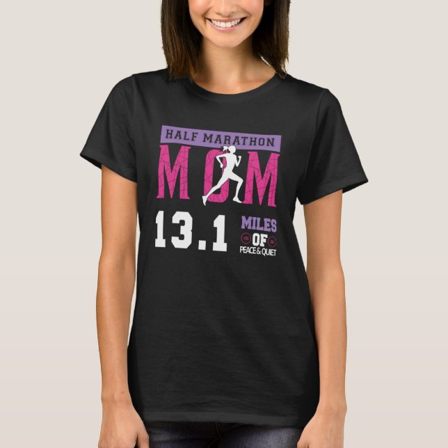 Half Marathon Mom 13 1 Miles Of Peafe & Quiet Moth T-Shirt (Vorderseite)