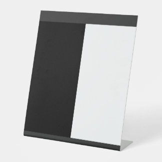 half white half black, half black half white sockelschild