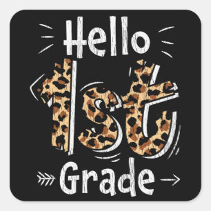 Hallo 1. Klasse Leopardendruck Zurück zur Schule M Quadratischer Aufkleber